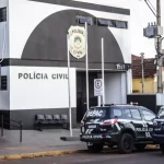 Mãe é presa por deixar filho de 8 anos no carro para participar de confraternização em bar