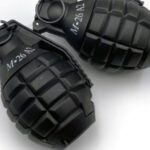 Mundo: Menino explode granada em sala de aula e perde uma das mãos