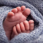 Brasil: Bebê de 27 dias morre após ser estuprada em Araruama, no Rio; pai é preso