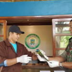 Polícia Militar Ambiental de Bonito recolhe pássaro ferido ameaçado de extinção