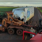 Motorista morre em acidente entre duas carretas em Rio Brilhante