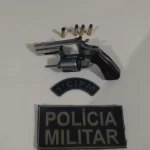 Polícia Militar realiza abordagem a veículo e prende homem por porte ilegal de arma de fogo em Bonito