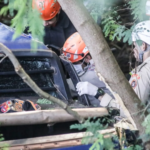 Carro capota e vai parar em vala na MS-010 após ser atingido por caminhão; criança está grave