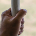 Ferro quente, enforcamento e estupro: sessões de tortura que mãe e filha de 12 anos sofriam em MS