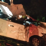 Casal fica ferido após carro aquaplanar em rodovia, capotar e bater em árvore no MS