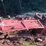 Carreta perde os freios e tomba na BR-060 entre Sidrolândia e Nioaque
