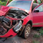 Mulher e criança ficam feridas em colisão contra caminhão na MS-141