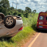 Carro capota devido a buraco na rodovia MS-162