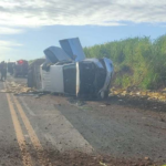 Deu ruim: traficante foge da polícia, bate caminhonete e espalha maconha em rodovia