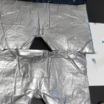 Boliviana é presa transportando cocaína em cueca falsa