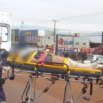 Mãe morre e filha fica em estado grave após bater moto em caminhonete em Dourados