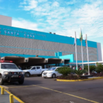 Grávida dá à luz em carro e motorista de aplicativo desce vomitando na Santa Casa de Campo Grande