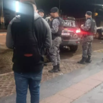 Assaltante de moto é baleado cinco vezes e espancado pela própria vítima