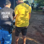 Comerciante que atirou em cliente durante confusão em conveniência é preso