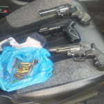 Durante cumprimento de mandado de busca e apreensão, Polícia Civil prende homem por posse irregular de arma de fogo em Campo Grande