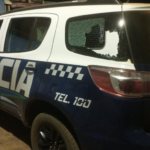 Multidão enfrenta PM e é dispersada com disparos de elastômeros em Ribas do Rio Pardo