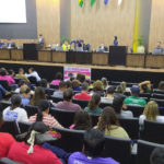 Servidores públicos lotam Câmara Municipal em manifestação contra os cortes declarados na última semana