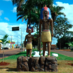 Refletores do monumento do índio atrapalham condutores