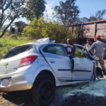 Motorista de Onix morre ao invadir a contramão e colidir em carreta na BR-262