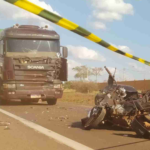 Casal morre após colidir Biz de frente com carreta no anel viário de Campo Grande