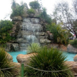 Homem tem carteira furtada na praça central de Sidrolândia