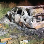 Corpos são encontrados carbonizados dentro de carro