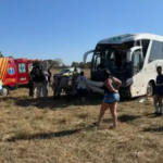 Motorista de ônibus morre ao ser atingido por peça de caminhão que seguia à frente em rodovia
