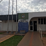 Após ameaçar e furtar a mãe, homem agride policial e acaba preso