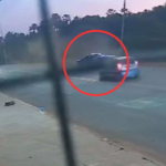 VÍDEO flagra momento em que caminhonete capota e motorista ataca rapazes com facão em Campo Grande