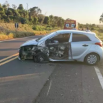 Família fica ferida após carro ser atingido por caminhão na MS-040