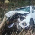 Caminhonete S10 fica destruída após bater na traseira de carreta na BR-262