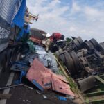 Colisão frontal entre carretas deixa duas vítimas na BR-267 entre Bataguassu e Presidente Epitácio