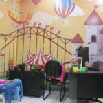 Bebês e crianças são resgatadas de casa sem luz e insalubre após mãe sair para festa em Campo Grande