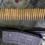 Sargento preso em operação por escoltar traficantes é flagrado com celular em pátio de presídio