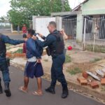 Após matar a facadas, acusado volta ao local do crime e é detido pelos amigos da vítima