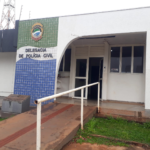 Homem tem o pé furado com faca pela mulher, após não deixar ela almoçar na casa de uma amiga