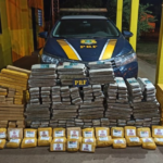 PRF apreende 340 Kg de maconha e recupera veículo em São Gabriel do Oeste