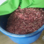 Polícia Civil em ação conjunta com IAGRO lacrou um açougue de um mercado em Bonito