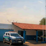 Vizinho salva mulher de ser morta enforcada com cabo de carregador pelo marido 