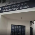 “Qual dos dois pretos está fedido?”, questiona dona de lanchonete a casal