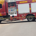 Mulher morre depois de ser arremessada ao meio-fio em batida com carro que invadiu preferencial