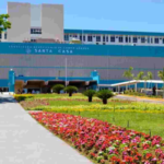 Jovem é transferido para Santa Casa após ser esfaqueado por dívidas de droga