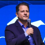 Renato luta por recursos à reforma e cobertura da quadra de esportes, e aquisição de Van para a APAE de Sete Quedas