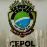 Suja de sangue, mulher é presa após esfaquear marido várias vezes no Los Angeles 