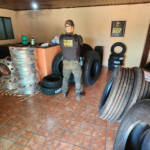 Pneus ilegais em depósito clandestino são apreendidos pelo DOF em Mundo Novo