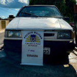 Homem rouba carro, bate em veículo e é preso