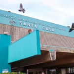 Idoso morre após ter 45% do corpo queimado durante “pelagem” de porco com etanol