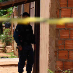 Morto em confronto com a PM é suspeito de execuções e tinha mochila com arma, munições e drogas