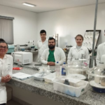 Pesquisa fomentada pela Fundect usa resíduos da indústria do pescado para criar embalagens