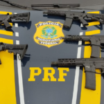 PRF apreende cinco fuzis e 46 Kg de cocaína em Campo Grande (MS)